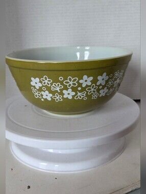 Pyrex Vintage Green Spring Blossom 2.5 Quart Glass Bowl